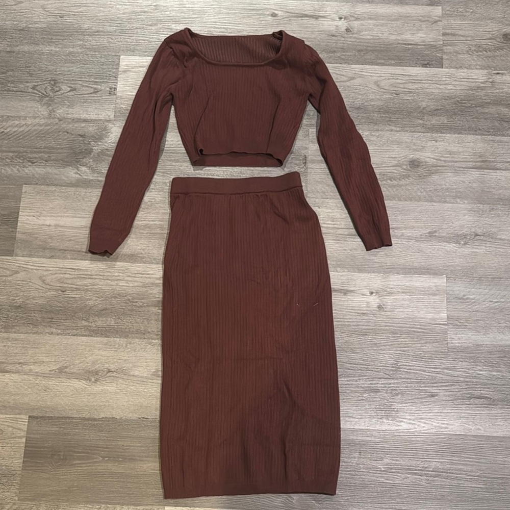Elegant Brown Ribbed Skirt Set